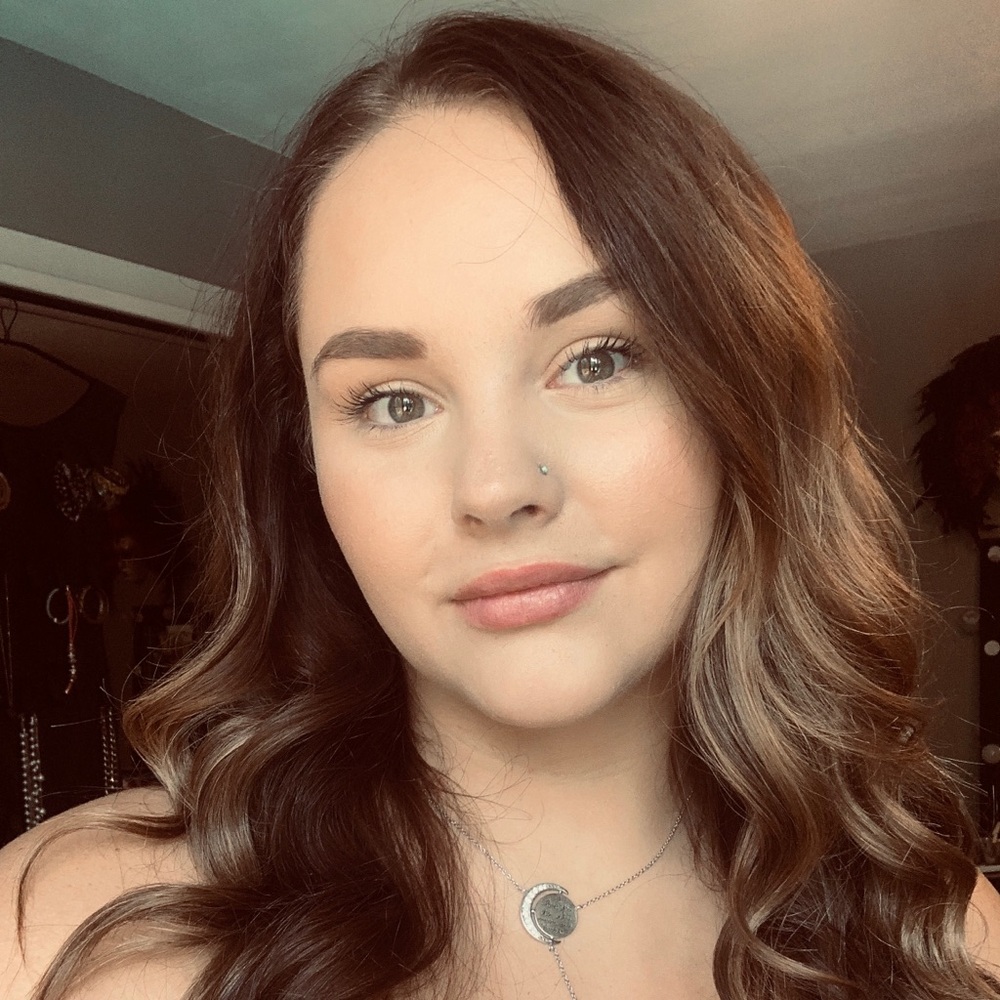 Meet your Posher, Emily